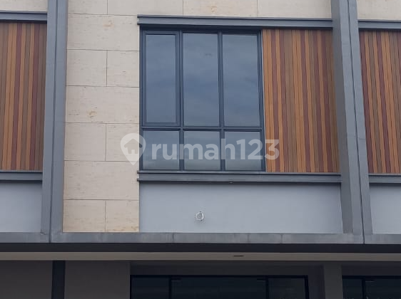 Good Ready-to-Use Rental Shop House in Legenda Wisata 1