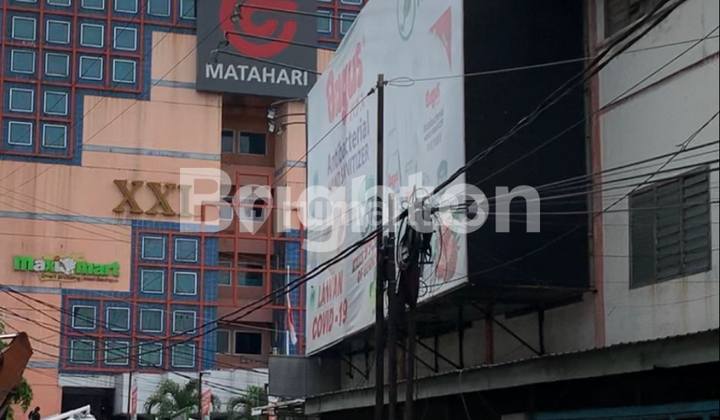 Shop house on Jl Kalianda in front of Thamrin Plaza Medan. 1