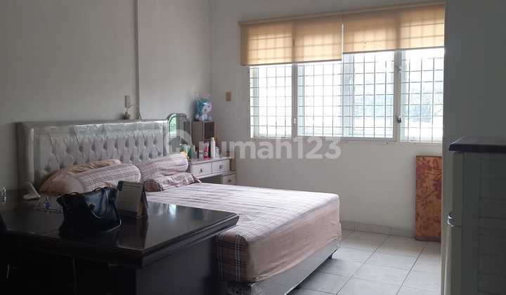 Strategic Shop House on Jl Adinegoro, Fully Furnished, 3.5 Floors 2