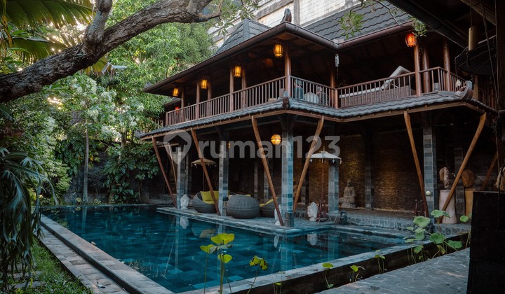 Luxury Villa Near Sonosewu Bantul University Area Luxury Villa Near Sonosewu Bantul University Area