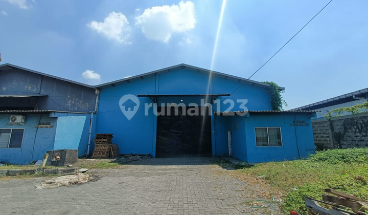 Ready-to-use warehouse for rent North Semarang 10626. 1