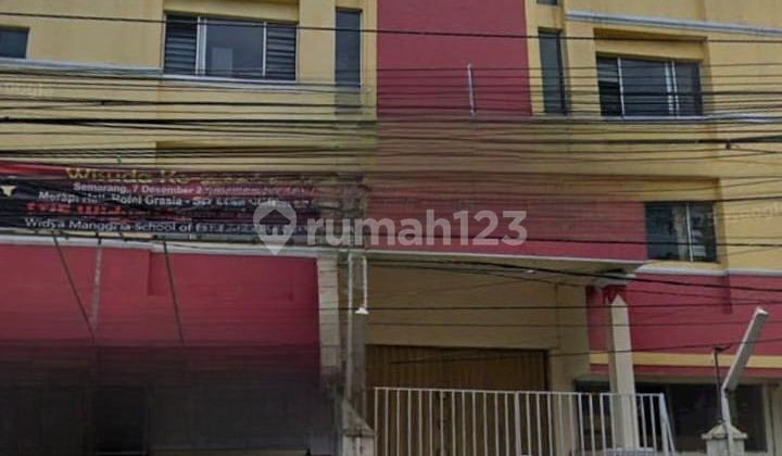 For rent, shop house in downtown Semarang 10540. For rent, shop house in downtown Semarang 10540.