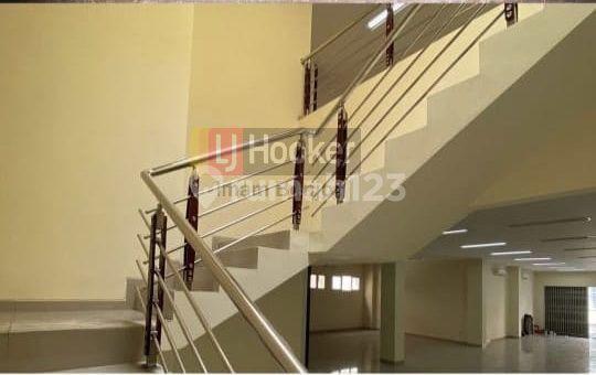 For rent, strategic 3-story shop house in Gajah Mada, Semarang 5803 2
