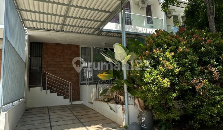 For rent: beautiful 2-story house in BSB Semarang 10143. 1