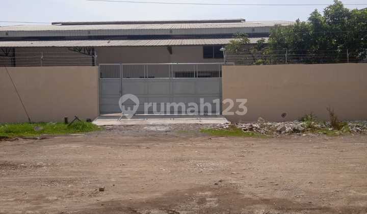 For sale, ready-to-use warehouse in West Semarang 10390 2