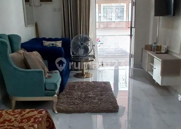 Disewakan Rumah Cantik 2 Lantai Furnished Paramount Village - 11155 Cel 2