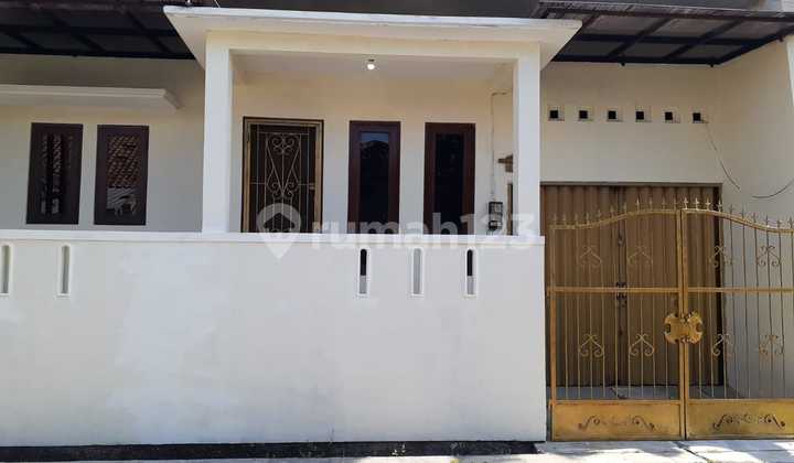 For sale, ready-to-use house, land area 9982, Semarang. 1