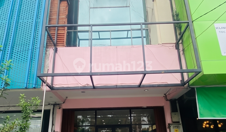 Sold Ready-to-Use 3-Story Shophouse in Banyumanik 11373