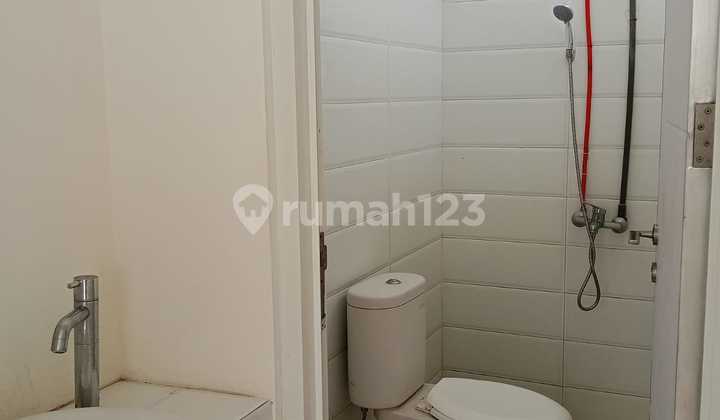 For rent: beautiful 2-story house in BSB Semarang 10143. 2