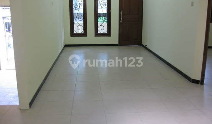 For sale, ready-to-use house, land area 9982, Semarang. 2