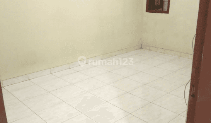 Disewakan Rumah Luas Siap Huni Lingkungan Asri Dekat Stasiun Bekasi 6
