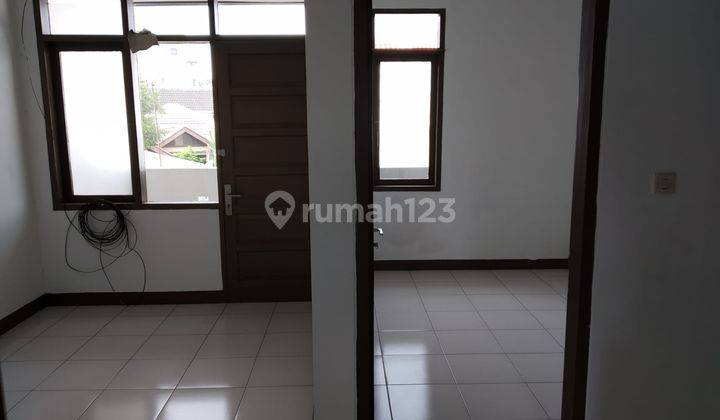 Sewa Rumah 2 Lantai 
Masuk motor 10meter Ke Jalan Utama Sayap Talaga Bodas 1