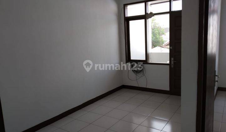 Sewa Rumah 2 Lantai 
Masuk motor 10meter Ke Jalan Utama Sayap Talaga Bodas 2