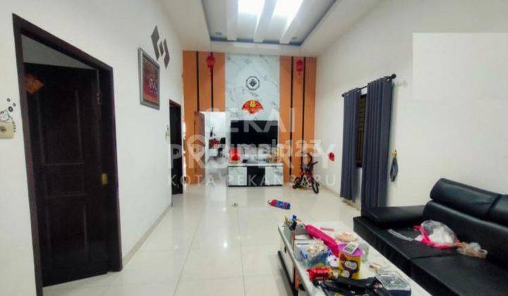 Rumah semi cluster semi furnish full renovasi posisi hook d tengah kota  1