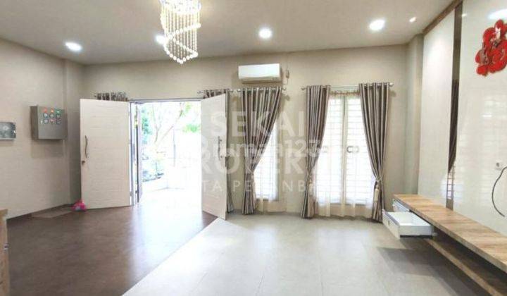 Rumah cluster 2,5 lantai mewah semi furnish siap huni di tengah kota Jl. Pemuda 1