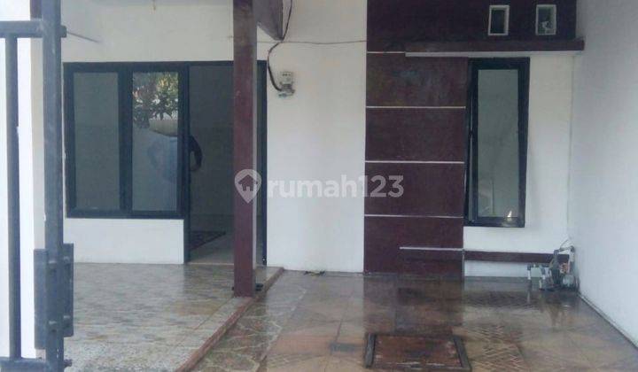 Rumah Surabaya Barat Strategis Selangkah Dari Jalan Besar 2