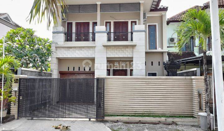 Disewakan rumah 2 lantai di renon 2