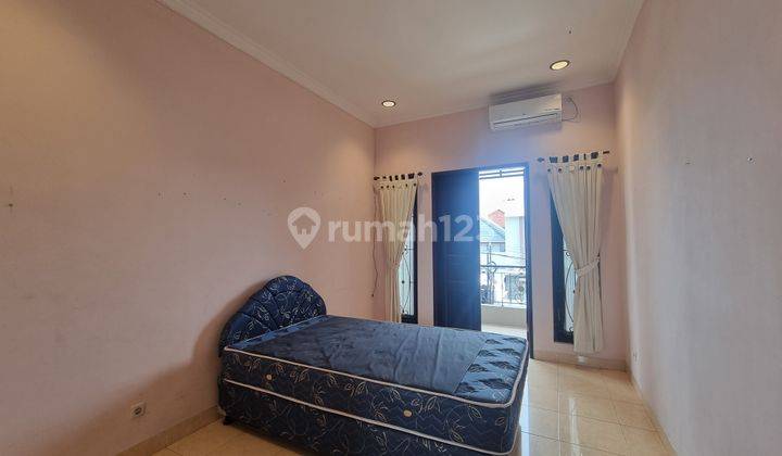 Disewakan rumah 2 lantai di renon 5