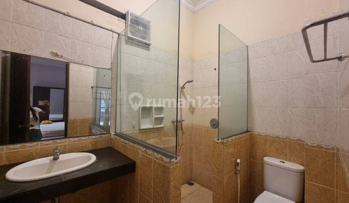 Disewakan rumah 2 lantai di renon 7
