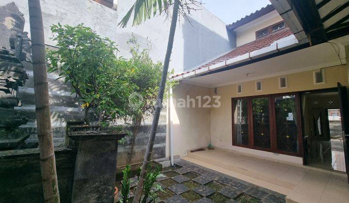 Disewakan rumah 2 lantai di renon 12