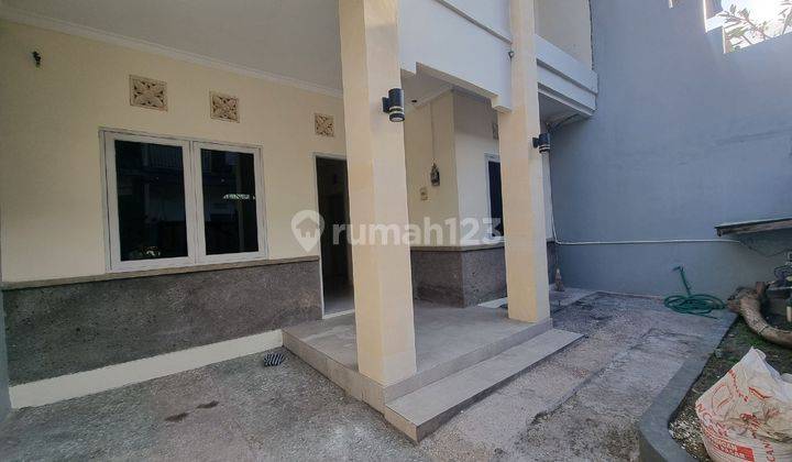 Dijual rumah  2 lantai kondisi bersih dan terawat di jalan tukad balian 1
