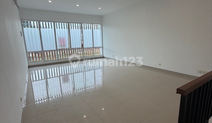 Ready to Occupancy, Shop House, 2 Floors, Flood-Free, Facing Main Road