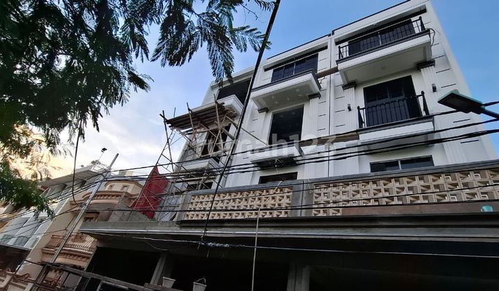 Rumah Taman Ratu 4 Lantai Row Jalan 2 Mobil Bebas Banjir Shm  2