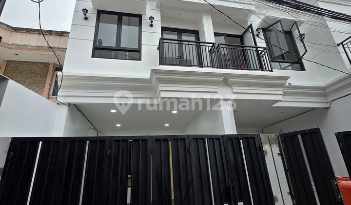 Rumah Duri Kepa Jakarta Barat American Classic 3 Lantai Termurah di Kelas Nya Row Jalan 3 Mobil