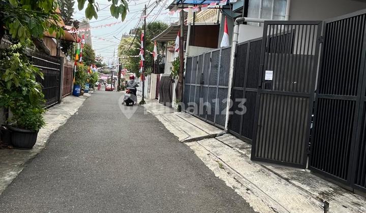 Tomang Central City House Very Strategic Location 3 Floors Furnished 2