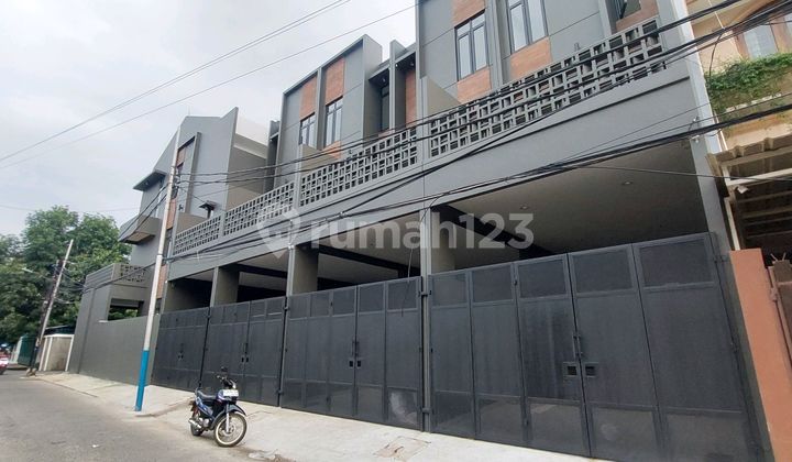 Rumah Duri Kepa Model Jepang 3 Lantai SHM