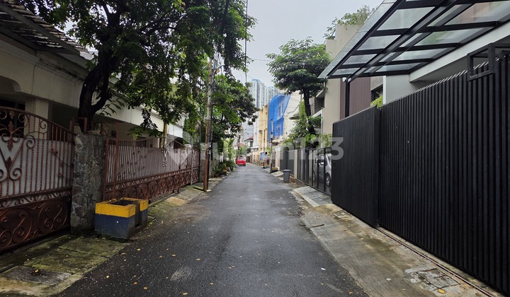 Tomang Premium Location 3-Storey House 2