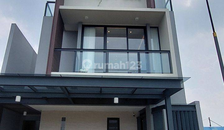 Rumah Metland Puri 3 Lantai Shm Jalan 2 Mobil 1