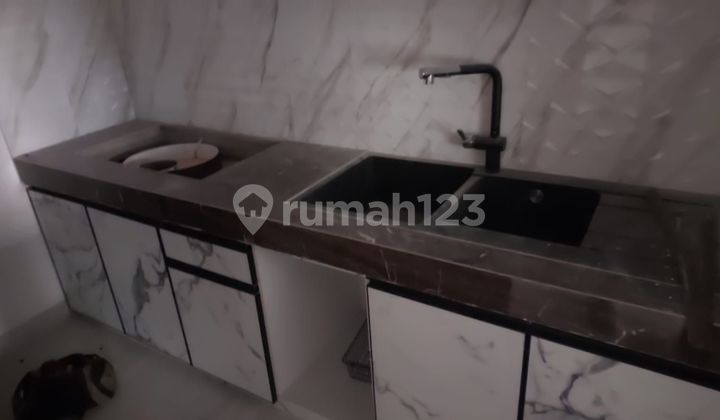 Rumah baru indent tomang di Jalan gelong baru utara 3 Lantai SHM 2