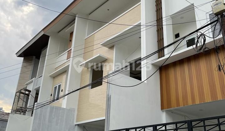 Rumah baru indent tomang di Jalan gelong baru utara 3 Lantai SHM