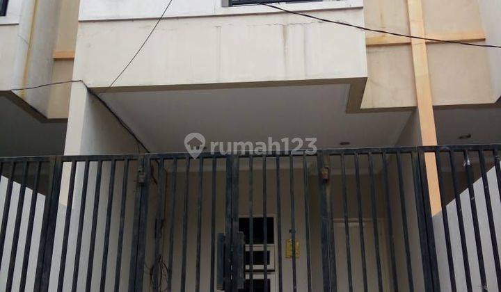 Rumah di Jalan tanjung duren timur 3 Lantai SHM Sudah Renovasi 1