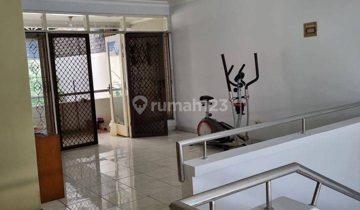 Rumah di permata buana 2 lantai jalan 3 mobil imb 2