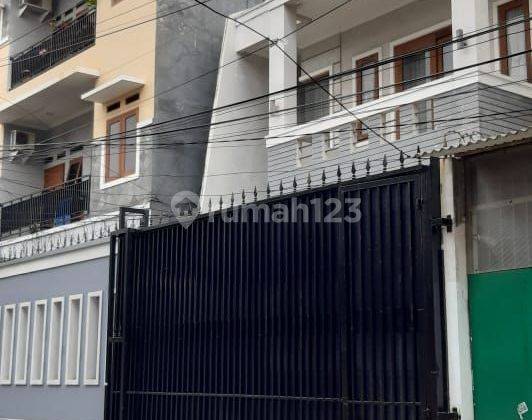 Rumah jelambar 2 lantai shm jalan 2 mobil 1