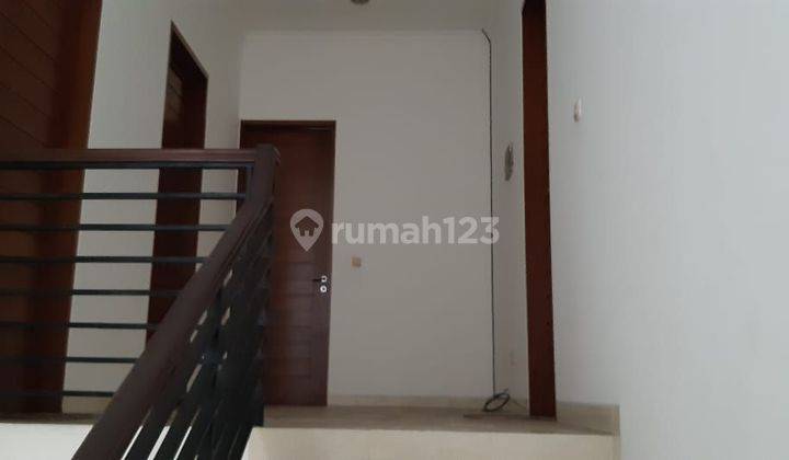 Rumah jelambar 2 lantai shm jalan 2 mobil 2