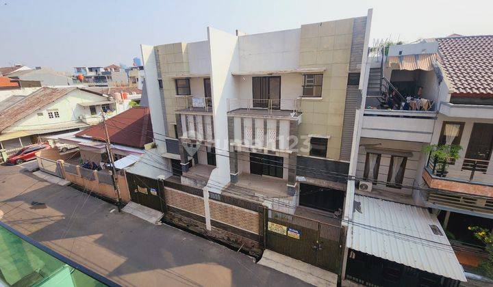 Rumah Jelambar Kavling Polri 3.5 Lantai Jalan 2 Mobil Shm 1