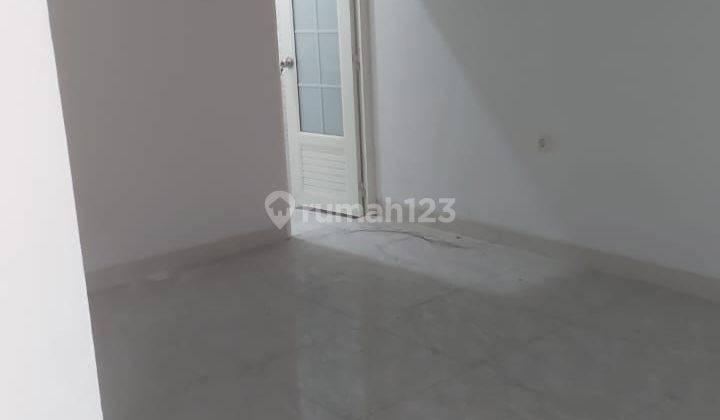 Rumah tomang jalan 2 mobil 3 lantai shm imb 2