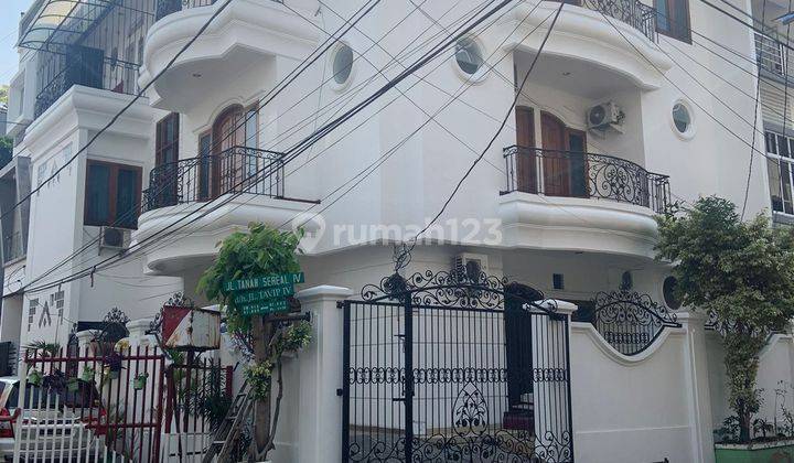 Rumah jembatan lima di Jalan tanah sereal 3 Lantai SHM jalan 2 mobil 1