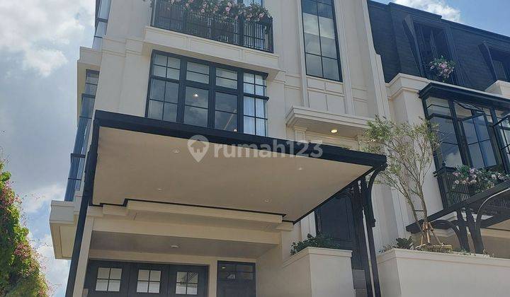 Rumah melrose grand duta garden di Jalan husein sastranegara 3 Lantai SHM Baru Timur jalan 2 mobil 1