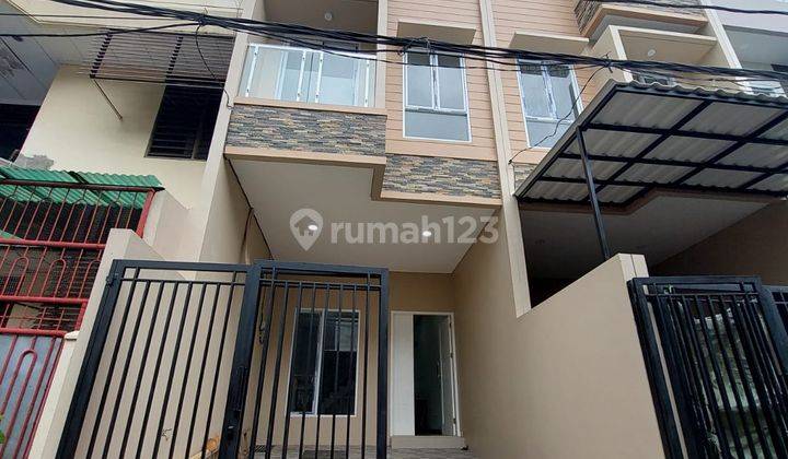 Rumah grogol 3 lantai shm jalan 2 mobil