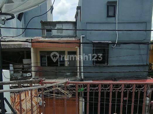 Rumah tambora di Jalan tambora 2 Lantai SHM Timur jalan 2 mobil 2