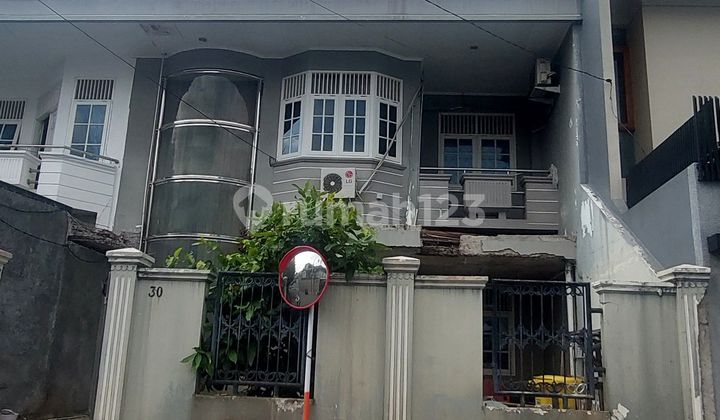Rumah puri indah 2 Lantai SHM jalan 2 mobil Utara