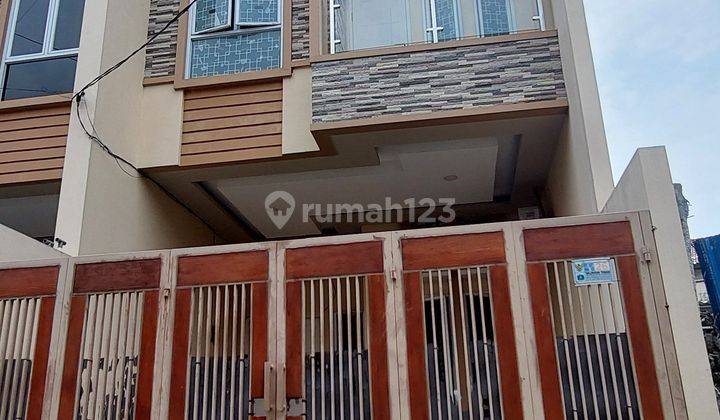 Rumah Tomang di Jalan Mandala 3.25 Lantai SHM Baru Jalan 2 Mobil