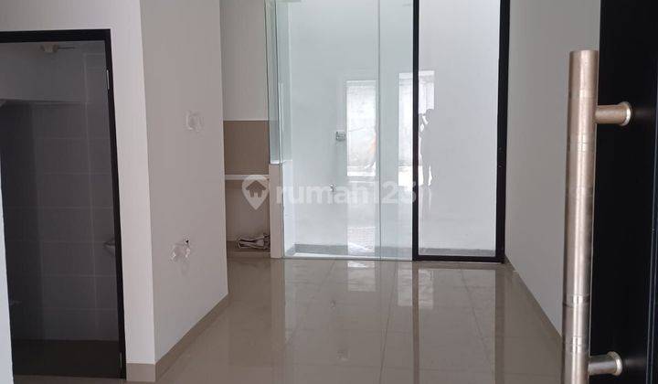 Rumah sunrise garden di Jalan surya mutiara 3 2 Lantai SHM Baru Timur 2