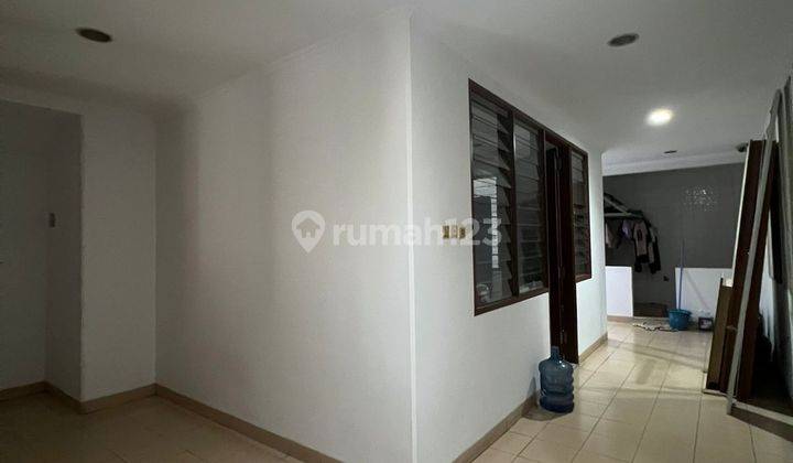 Rumah di Taman villa meruya 4 Lantai SHM Bagus Utara 2