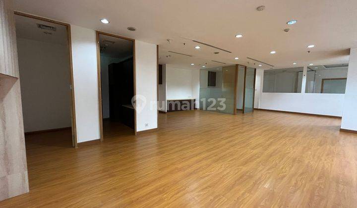 Kantor menara sudirman di Jalan jendral sudirman 150 m 1