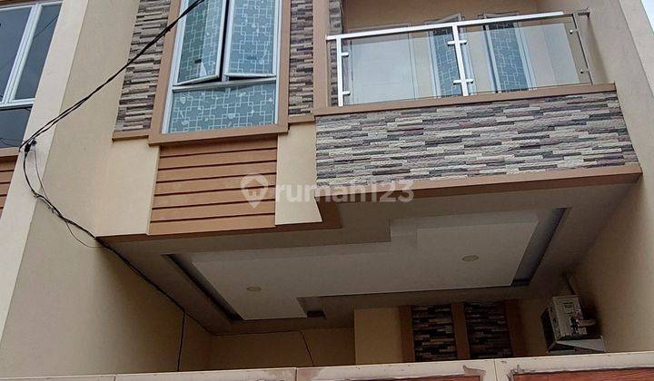 Rumah Tomang di Jalan mandala 3.25 Lantai SHM Baru jalan 2 mobil 2